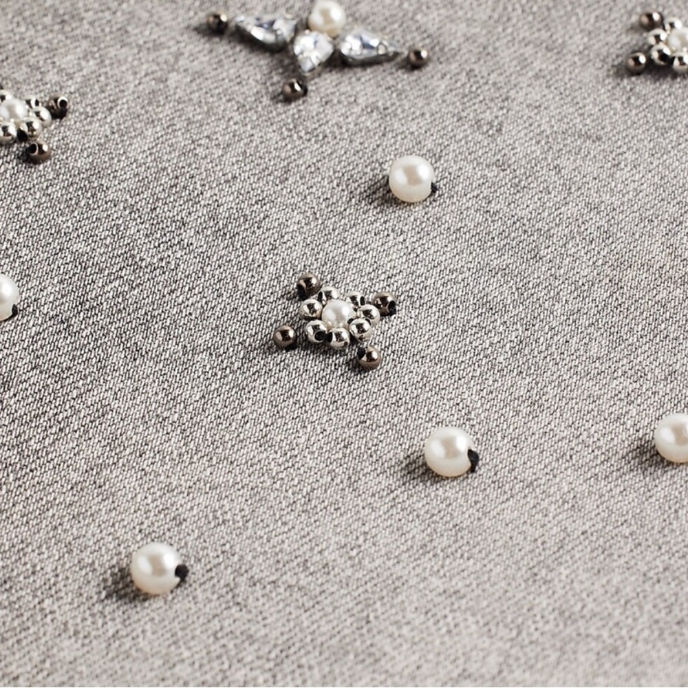 Express Ripped Pearl and Rhinestone Embellished Modern Straight Jeans- Size 6 - Picture 3 of 10